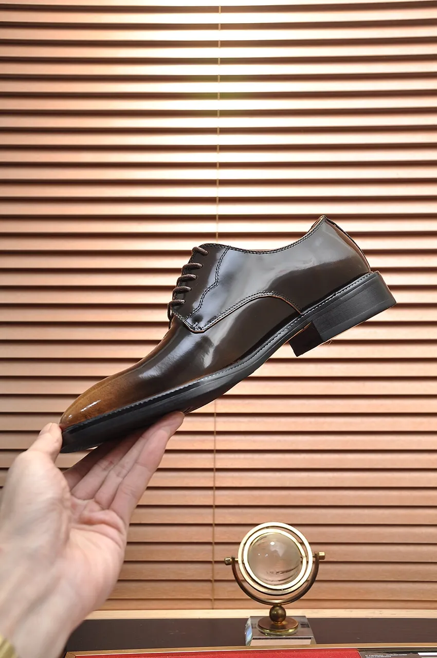 Men's shoes💰500💶Italy's top luxury men's shoe giant (GUCCI) (Gucci) (full cowhide lining) new arrival🍃Original European style🔰 Pleasant to the eye😍In order to make the shoes more durable and non-deformable🌀The production continues to follow traditional methods but there is still no lack of innovation💪Choose original sheepskin for the leather♻️ Smooth and natural And extra bright ⭐Made of imported cowhide, the first choice of rich people 38-45 (45 customized)